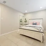 2 Homes In 1 Sleeps 18 10 Min To Zoo And Beach