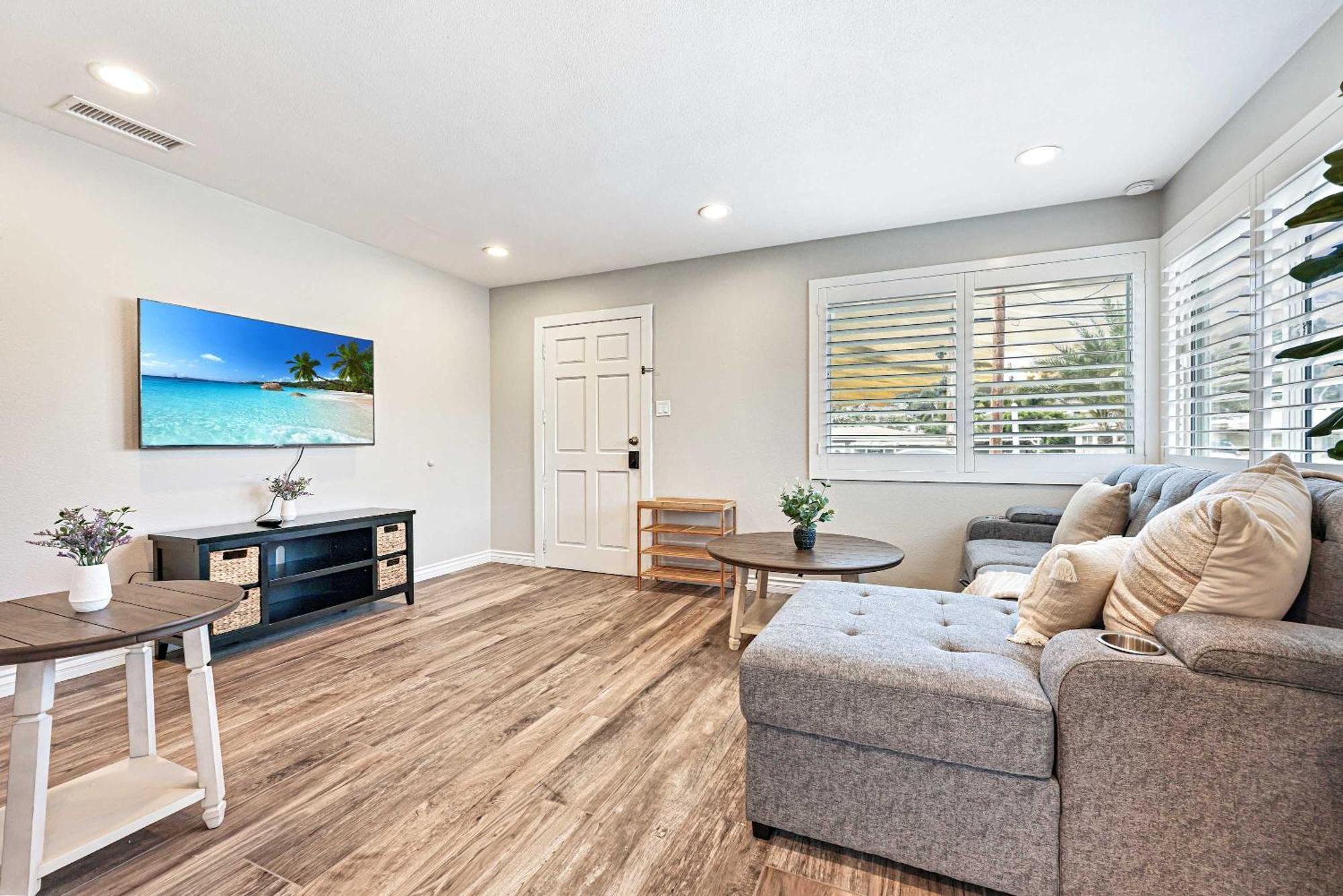 2 Homes In 1 Sleeps 18 10 Min To Zoo And Holiday home San Diego